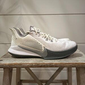 Nike Kobe Mamba Fury White Wolf Gray Basketball Shoes Size 7.5